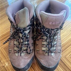 Hi-Tec Women's size 9 Taupe and Pink Athletic Hiking Shoes